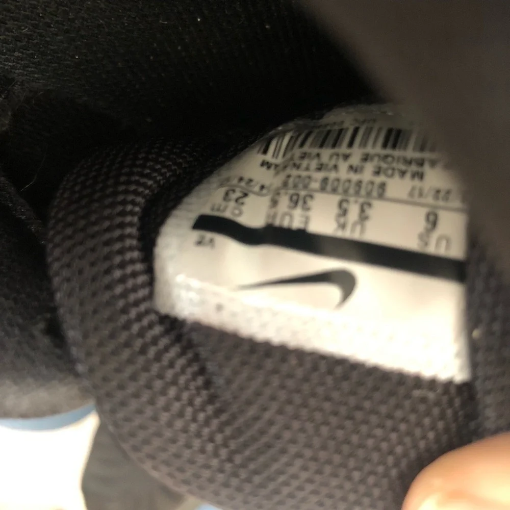 Nike Sneakers Size 6